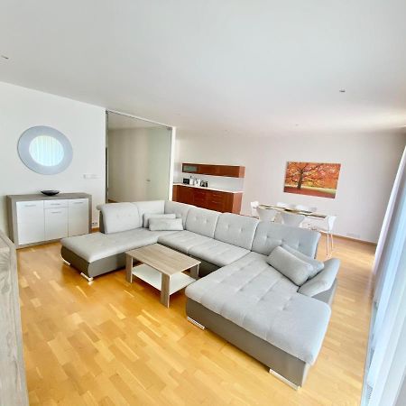 Apartment Korunni Dvur, 2 Free Parkings Prague Exterior photo