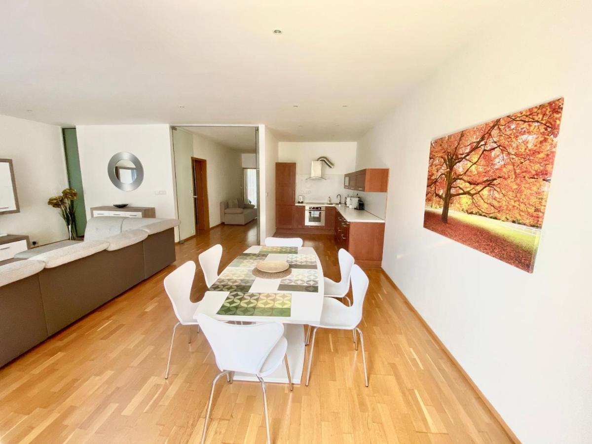 Apartment Korunni Dvur, 2 Free Parkings Prague Exterior photo